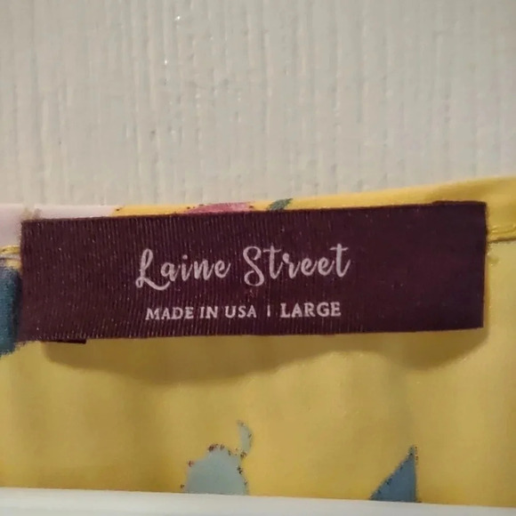 Laine Street yellow floral dolman sleeve top, size Large.  Boho, tropical fun - Picture 6 of 6